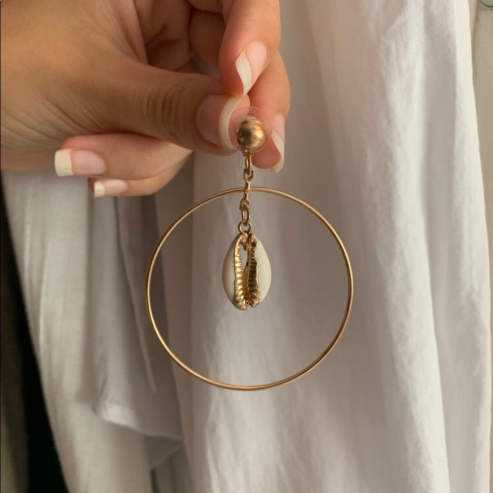 NEW SeaShell Gold Tone Hoop Earrings - Picture 3 of 5
